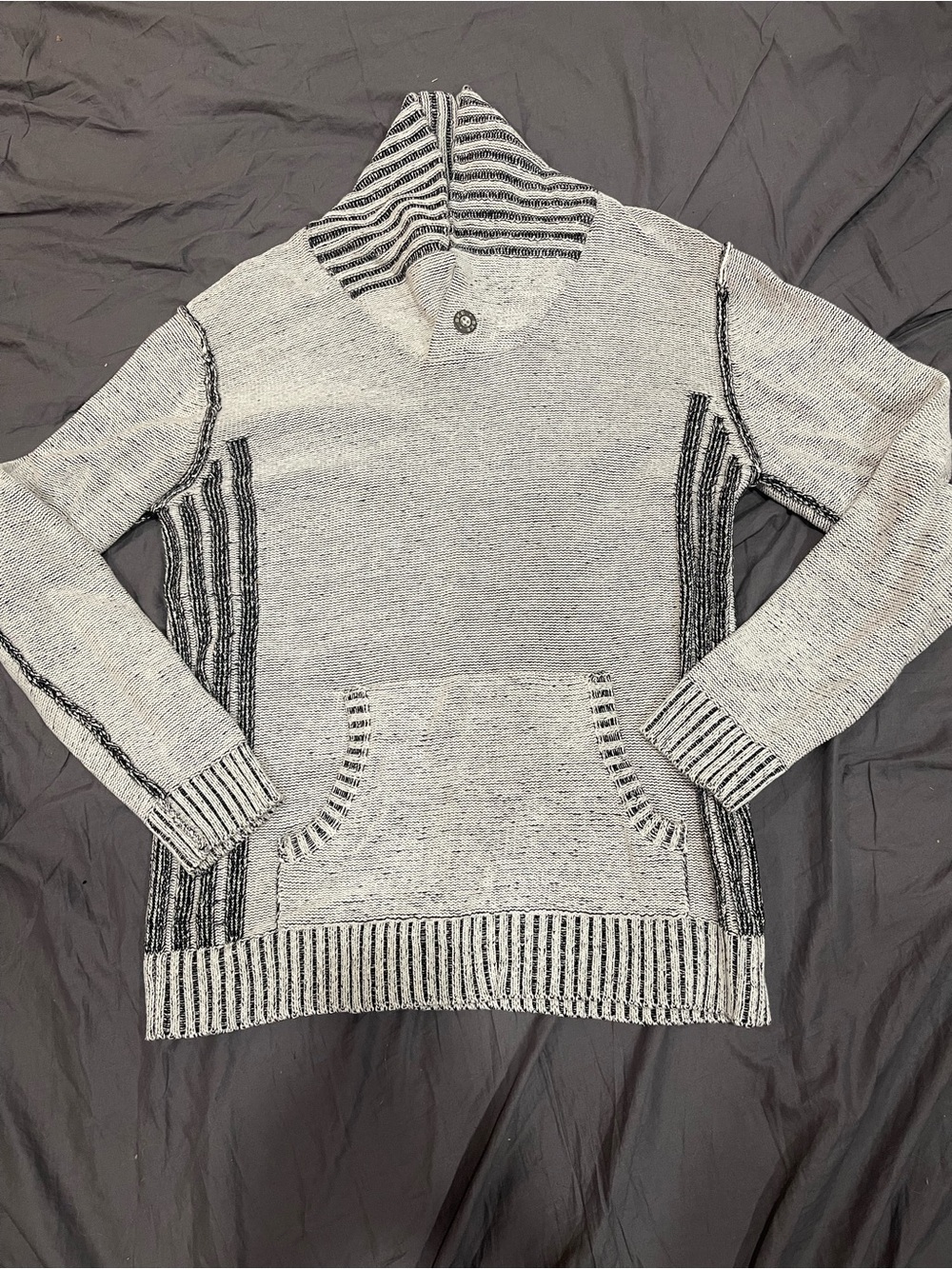 BKE Men’s Gray and Black Sweater
